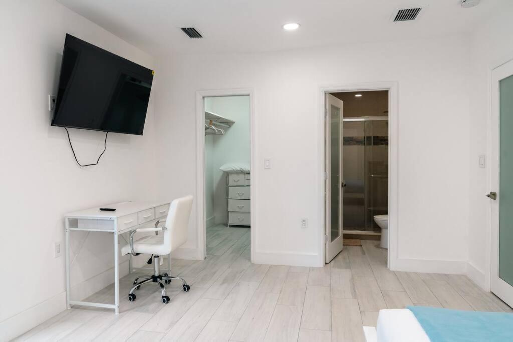 Сasa de vacaciones Luxury Retreat 3b ,2ba Pool , Coral Gables Center *