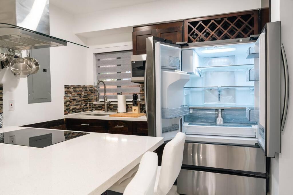 Luxury Retreat 3b ,2ba Pool , Coral Gables Center Сasa de vacaciones Miami