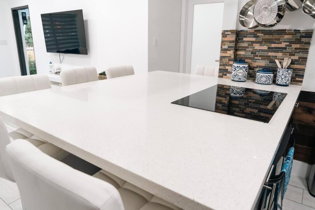 Сasa de vacaciones Luxury Retreat 3b ,2ba Pool , Coral Gables Center