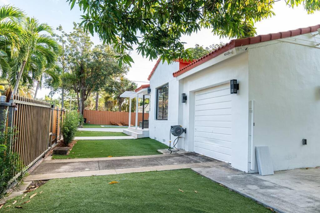 Сasa de vacaciones Luxury Retreat 3b ,2ba Pool , Coral Gables Center *