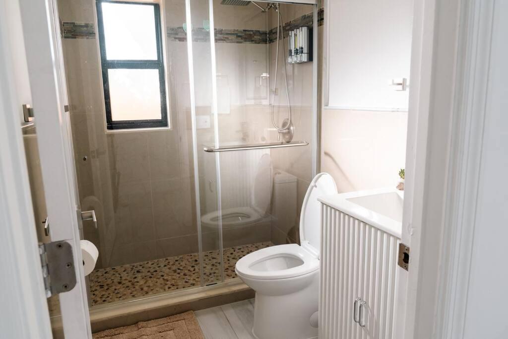 Сasa de vacaciones Luxury Retreat 3b ,2ba Pool , Coral Gables Center Miami