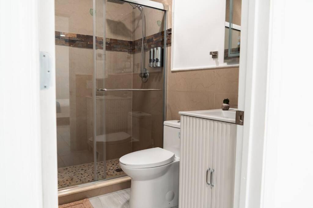 Сasa de vacaciones Luxury Retreat 3b ,2ba Pool , Coral Gables Center