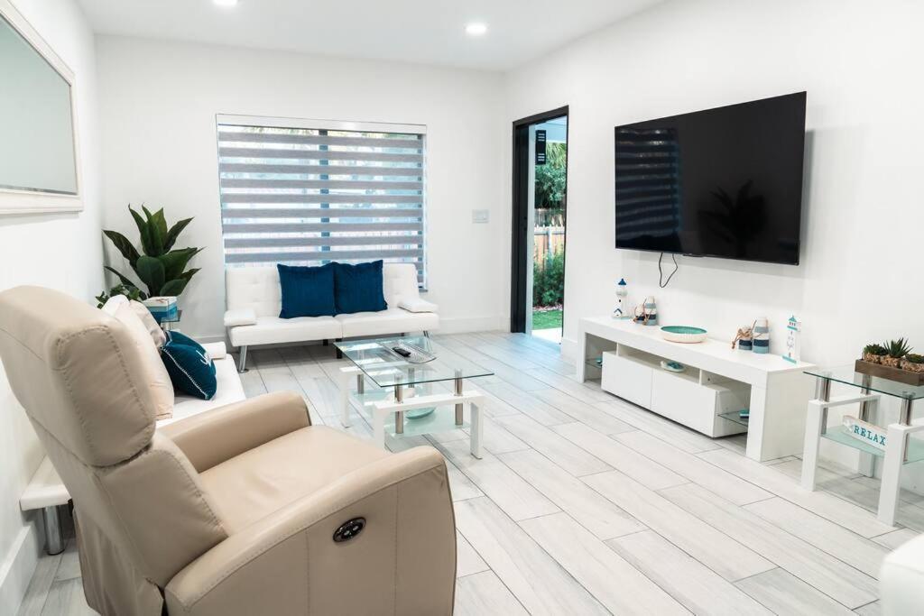 Luxury Retreat 3b ,2ba Pool , Coral Gables Center Сasa de vacaciones *