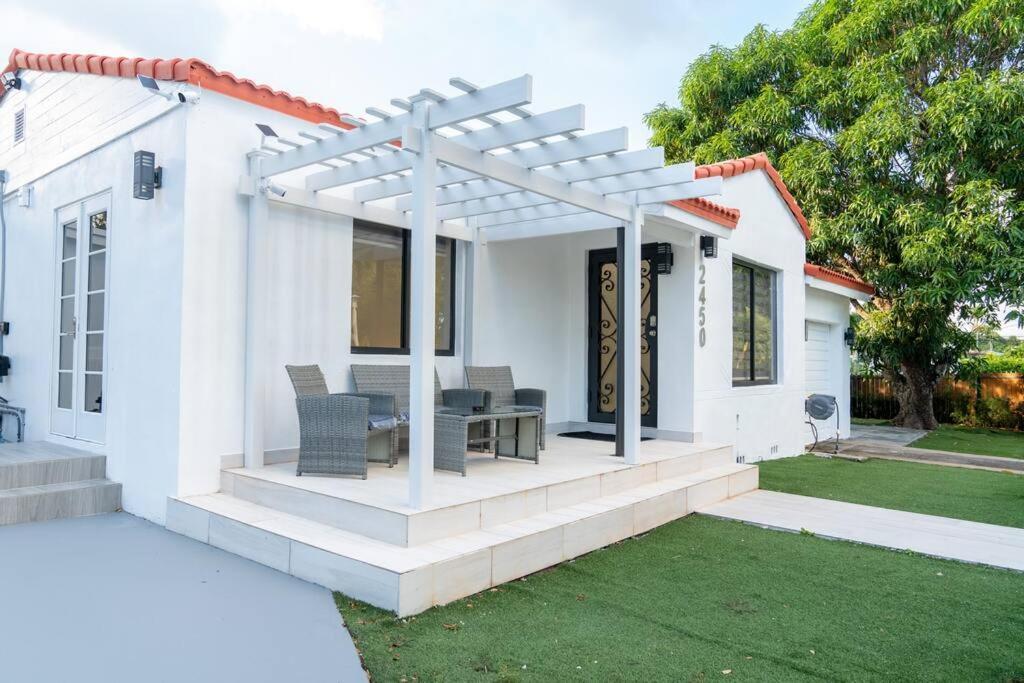 Luxury Retreat 3b ,2ba Pool , Coral Gables Center Сasa de vacaciones *