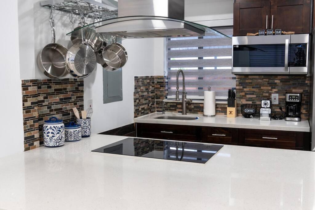 Сasa de vacaciones Luxury Retreat 3b ,2ba Pool , Coral Gables Center *